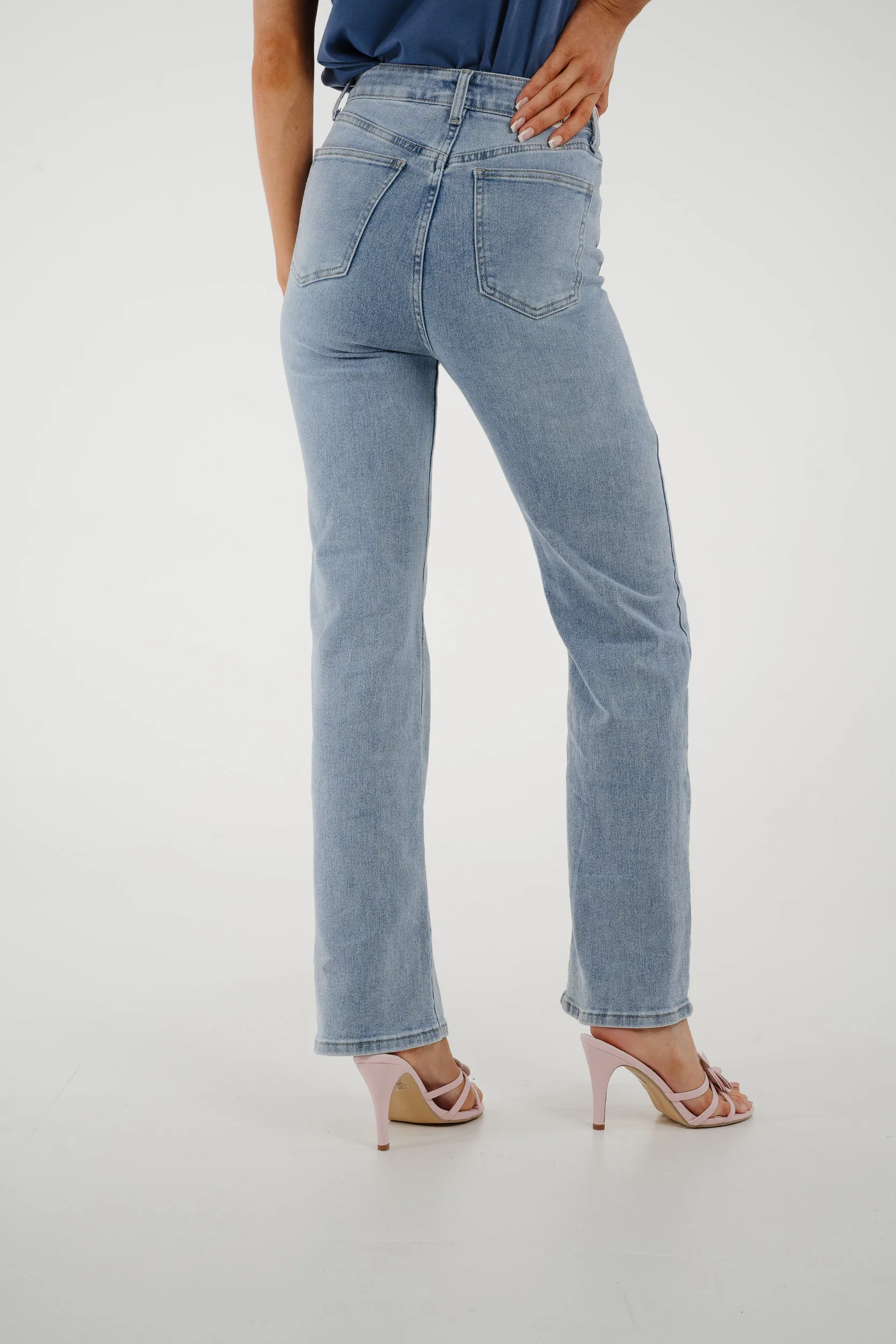 Lynne Straight Leg Jeans In Light Wash