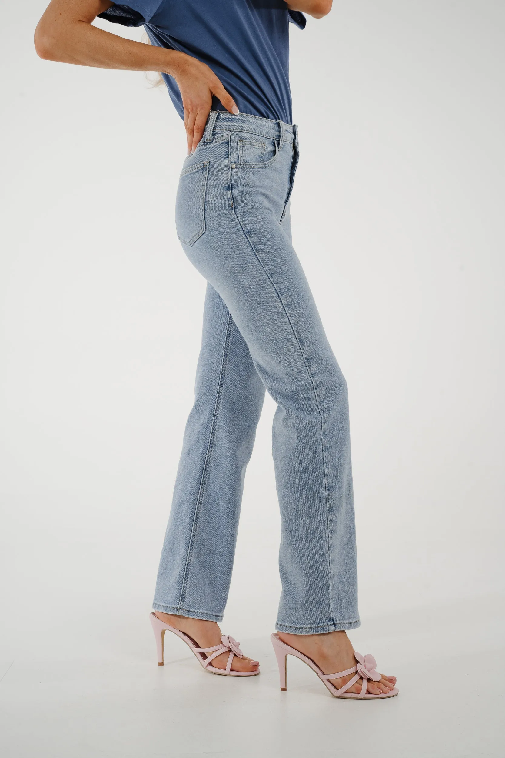 Lynne Straight Leg Jeans In Light Wash