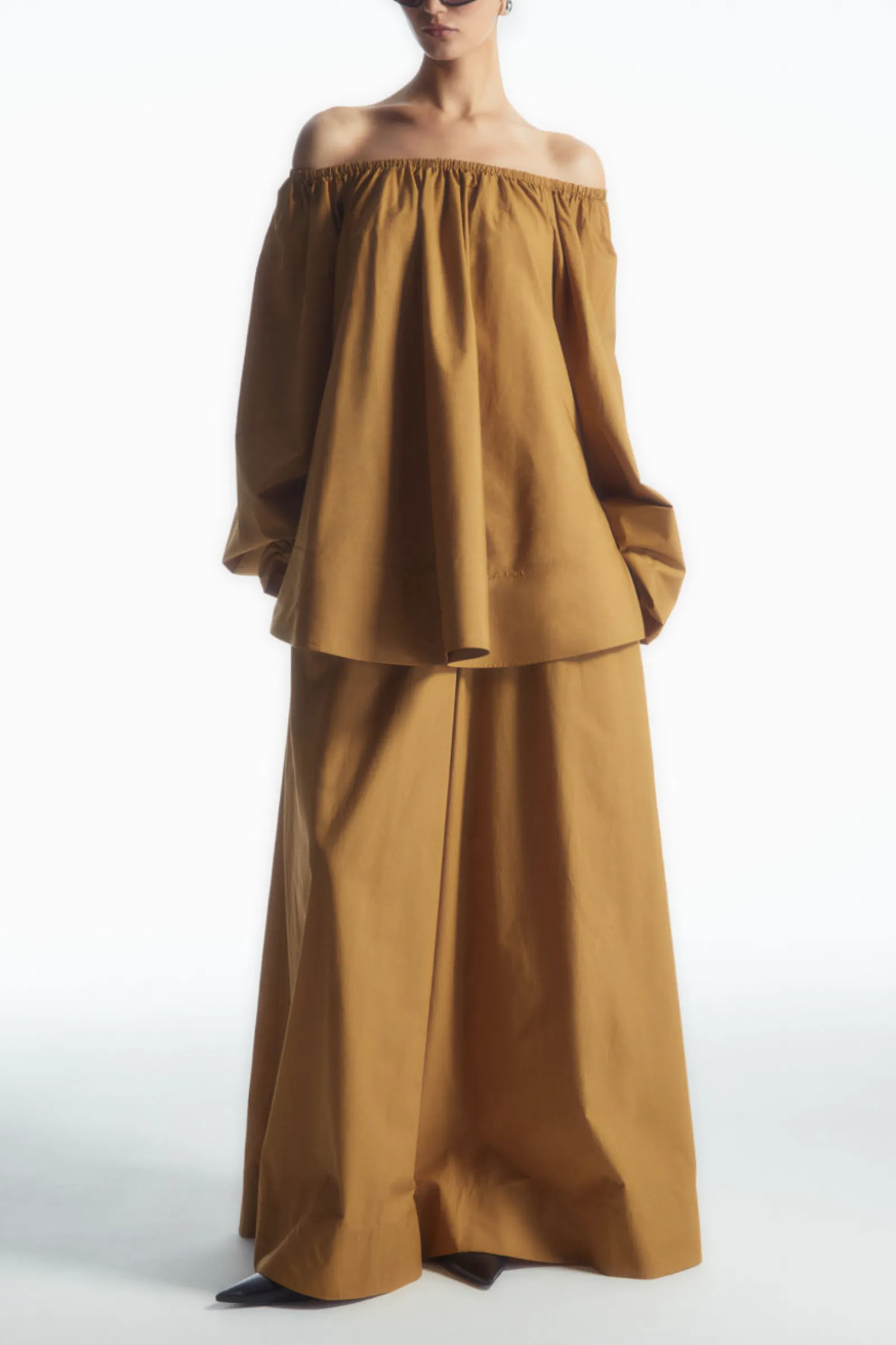 Oversized Off-The-Shoulder Blouse And Gathered Wide-Leg Trousers