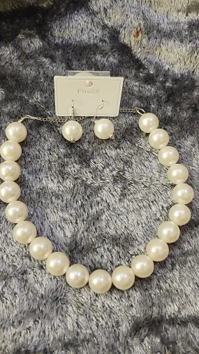 Pearl necklace single layer