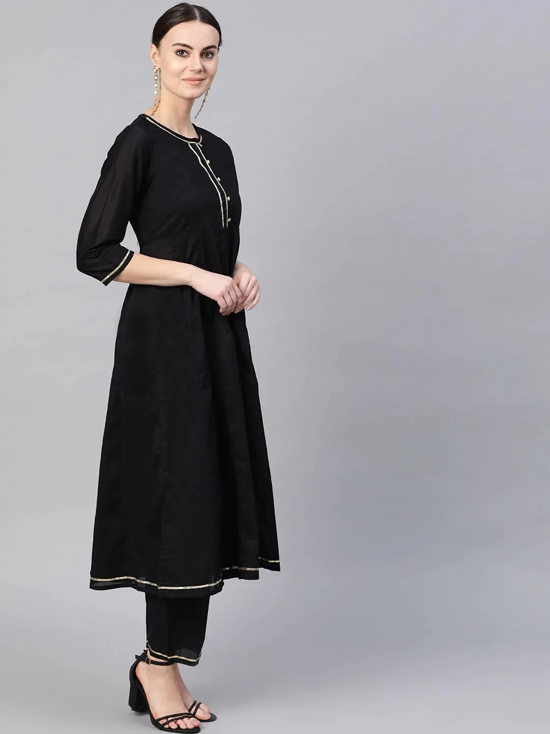 Women'S Black & Red Solid Kurta With Trousers & Dupatta