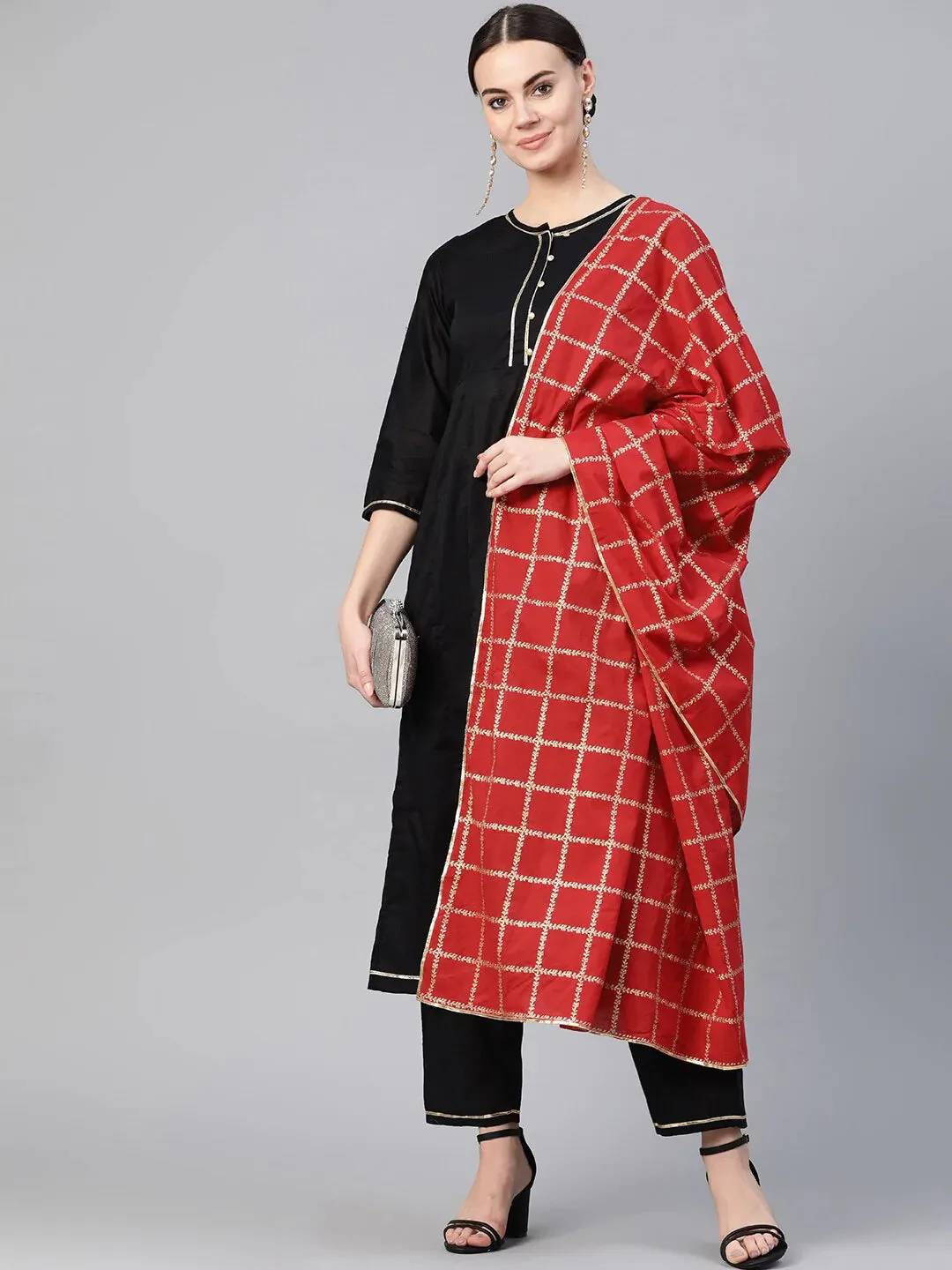 Women'S Black & Red Solid Kurta With Trousers & Dupatta