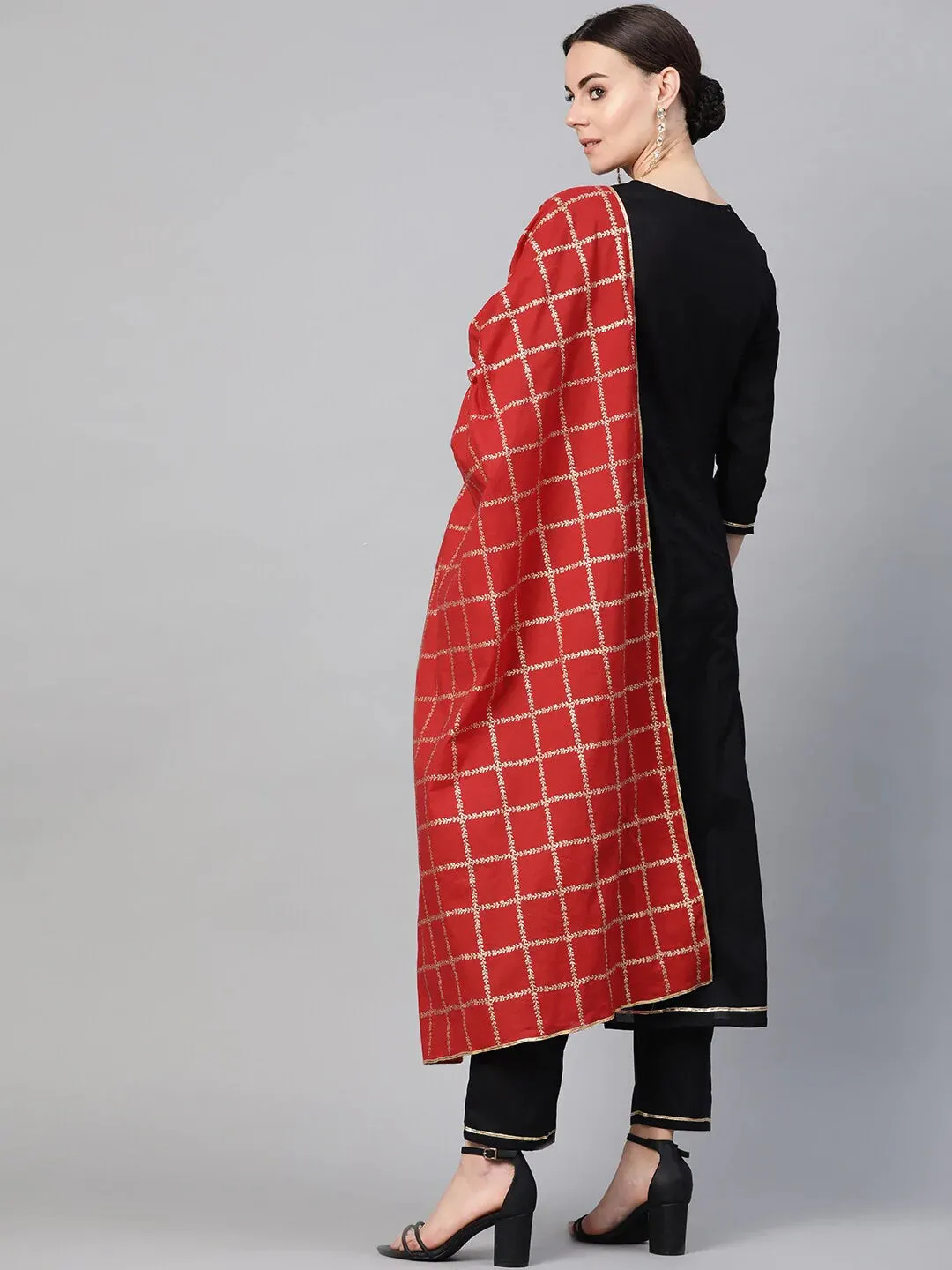 Women'S Black & Red Solid Kurta With Trousers & Dupatta